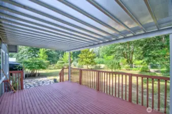 Relaxing evenings on the covered deck