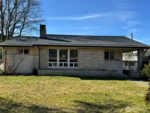 Brand new roof & gutters 2/2026!