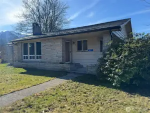 Brand new roof 2/2026!