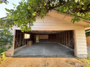 2 car garage entrance