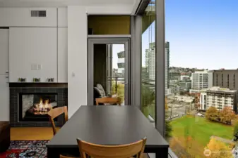 Enjoy your dinner at the dining table by the window and watch the city.