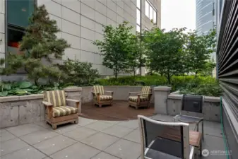 Many places to entertain on the community deck