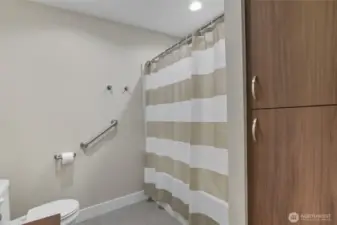 Upstairs full bathroom