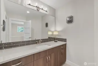 Upstairs full bathroom