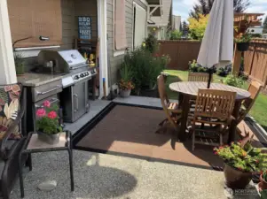 Grilling Station & Beverage Cooler stays with home.