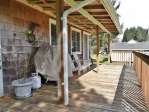 Large Front Deck.