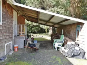 Carport.