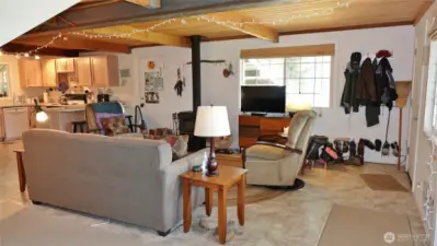 Open Great Room w/ Entry. Tile floors.