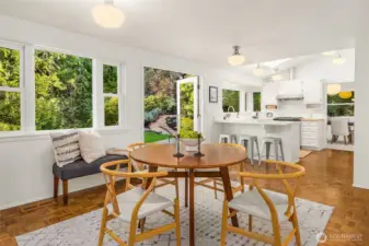 Several options for dining close to the cook!