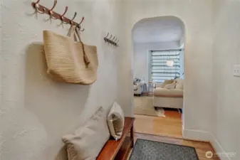Light and fresh entry