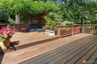 Large private deck, perfect for entertaining.