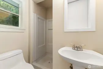 Upstairs Master 3/4 bath