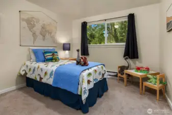 Secondary bedroom.