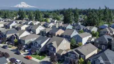 imagine driving home everyday seeing Mt Rainier