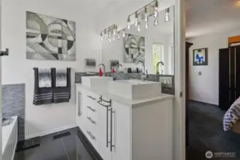 Double sinks in the Primary Bath
