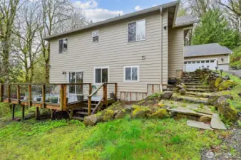 Side patio/deck area w access to the basement.