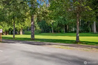 The lovely golf course and neighborhood offer fun recreation options like golf and frisbee golf, or just stroll the frinedly neighborhoods.