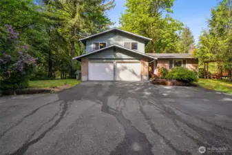 Make your own happy memories in this lovely retreat home ready for it's next adventure with you!