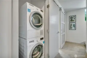 Blomberg laundry center with Energy Star ratings, conveniently located on middle level