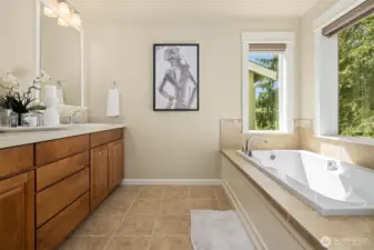 Spacious ensuite bathroom.