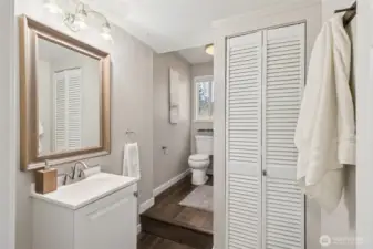 Full bathroom on the main floor.