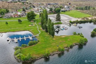 Best amenities on the Columbia River so close to Lake Chelan, wineries, shopping, and all kinds of year around outdoor activities!