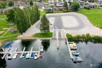 Spacious boat launch with lots of parking.