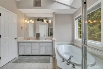 5 piece spa like primary bath