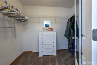 Ensuite Bedroom Walk-in Closet