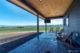 Covered patio for relaxing or entertaining with great views!