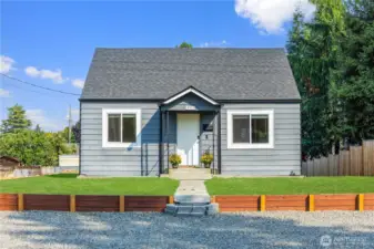 Charming 1938 Tacoma cottage with fresh curb appeal