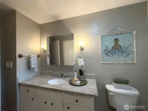 Main full bath in hallway next to bedrooms