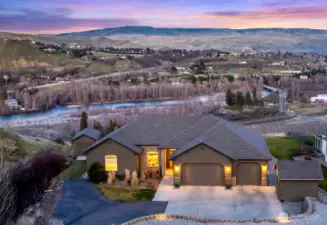 Welcome to 3045 Eastview Lane