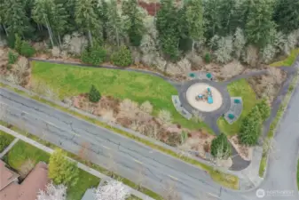 Another pocket park is just 2 blocks away.