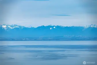 Zoomed in view towards Vancouver and the Cascades.