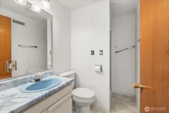 Lower 3/4 bath.