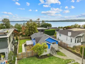 Just minutes to Lake Washington, top-rated schools, downtown Kirkland, and a vibrant mix of restaurants and shops.