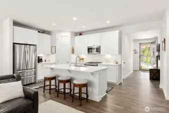 Kitchen with GE appliances, quartz countertops & walk in pantry