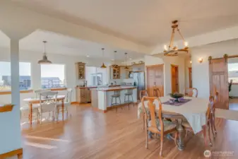 Kitchen, Breakfast nook, Dining