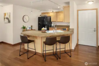 Sundance Glen is an exceptionally well managed community, with lovely landscaping, sidewalks, and a community garden