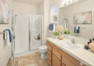 Primary en-suite bathroom