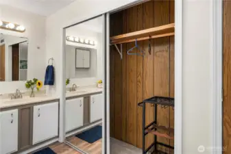 additional closet offers plenty of storage