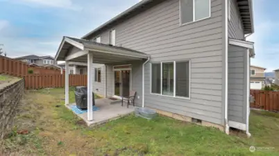 This angle shows the access of the outdoor part of the home to the kitchen.