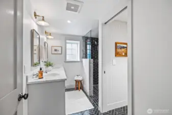 Primary en-suite bathroom with separate water closet and dual vanity