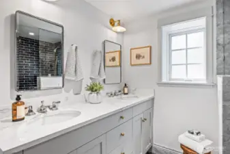 Primary en-suite bathroom with separate water closet and dual vanity