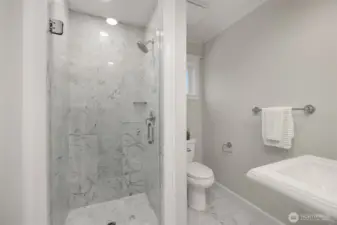 3/4 Carrera Marble Bath
