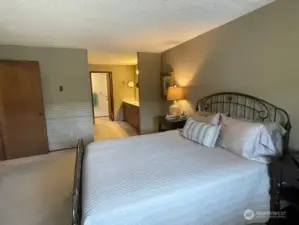 Ensuite adjoins primary