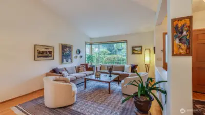 The how has wonderful privacy all the way around the home.