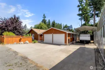 Huge 2-car garage or shop, RV and boat covered parking.
