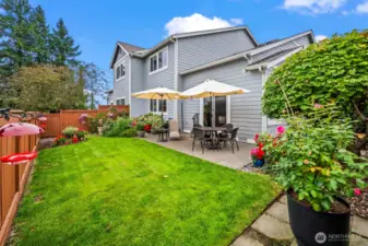 Another lovely angle of the backyard space, surrounded by greenery.